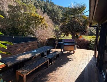 Sumner Beach Hillside Escape