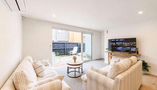 Modern Two Storey Stay with Private Patio