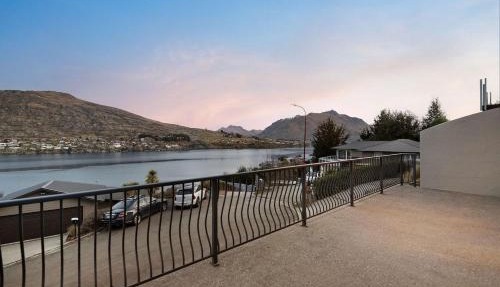 Peak Paradise Lodge - Hot Tub - Lake Views