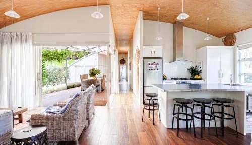 Pīwakawaka - Coastal Retreat - Waipatiki Beach