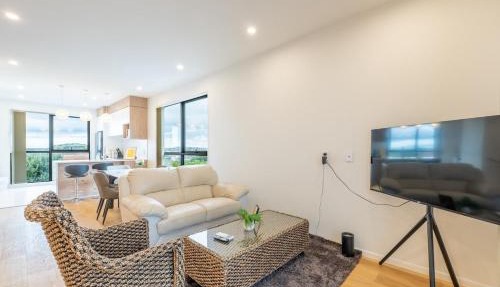Modern 3-Bedroom Townhouse in Belmont