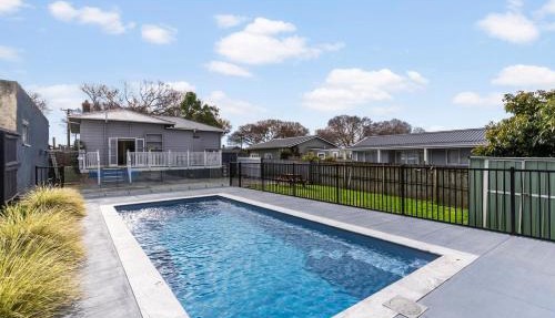 Poolside Pause - Auckland Holiday Home