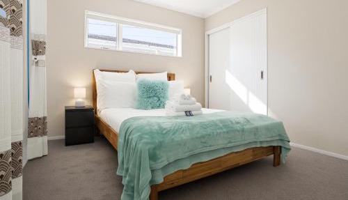 Modern 4BR Home 3 Bath Free Parking