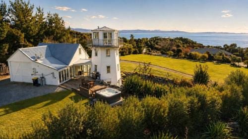 The Lighthouse at Ligar Bay - Romantic Coastal Escape with Spa