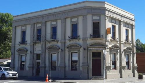 The historical Bank house
