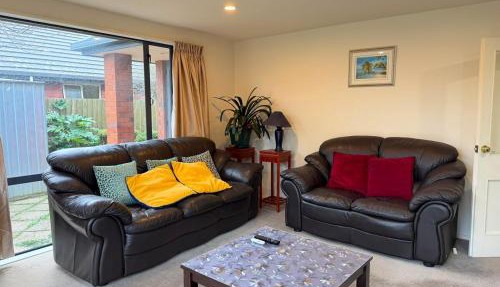 Affordable 4BR Home Near Airport Sleeps 8
