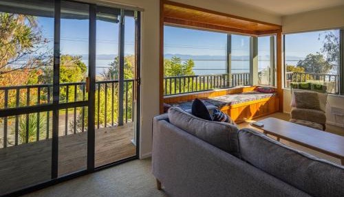 Sea La Vie - in Sunny Nelson