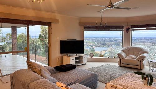 Family Friendly 4 Bedroom Home