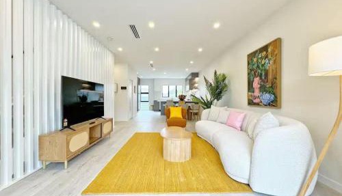 Bright & Modern Townhouse in Central Auckland