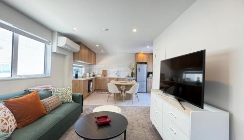 North Avon Bright Modern Home Near CBD