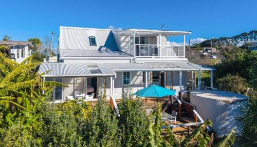 Shelly Beach Cottage Sunny Coastal Stay