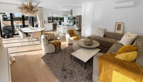 Large 4 Bedroom Home Split Bed Option Free Parking