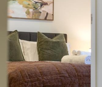 Step Into the City - Sleeps 6 & Paking with EV