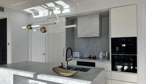 High-Rise Luxury Stay with Harbour Views at 51 Albert Street