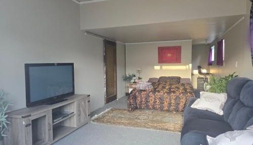 Affordable pit stop Te Horo Beach