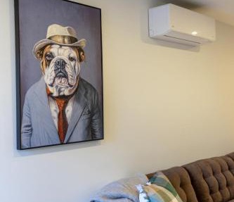 Contemporary Townhouse - Near CBD & Gated Parking