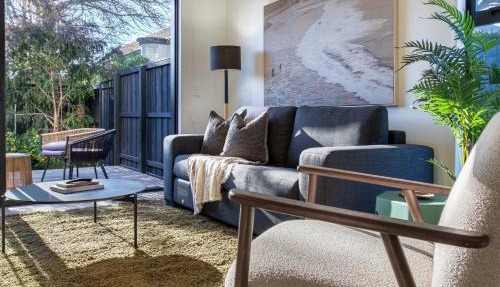 Peaceful Merivale Hideaway - Parkside & Parking