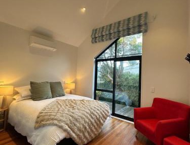 Kapiti Breeze, Walk to Beach, Golf and Cafes