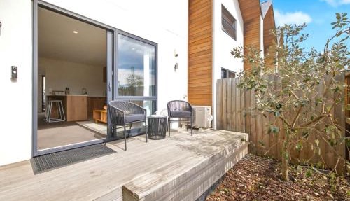Stylish 3BR Ensuite, CBD, Car Park, Stadium Nearby