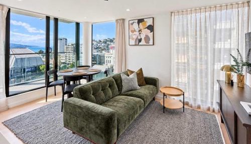 Central Te Aro 2BR with Balcony & Indoor Pool