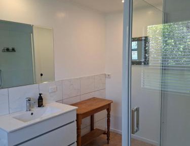 Bach on Waikawa 2 bedroom home