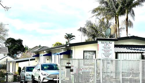 Dolphin Court Motel