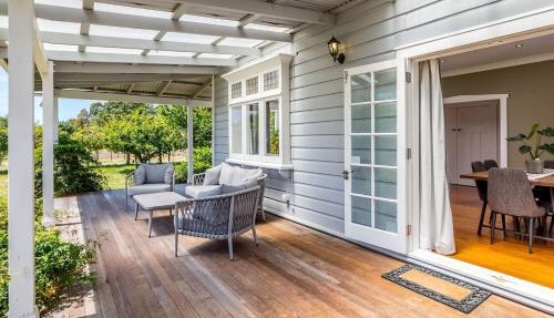 Brooklands Cottage - Award Winning Villa