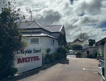 Dolphin Court Motel