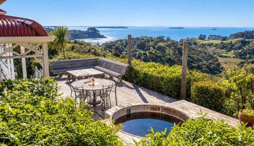 Crescent Villa - Stay Waiheke