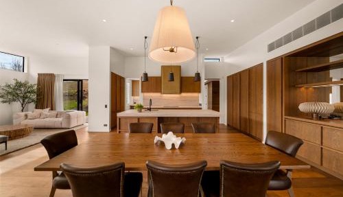 Quiet Luxury, 10 Mins from CBD with Mountain Views