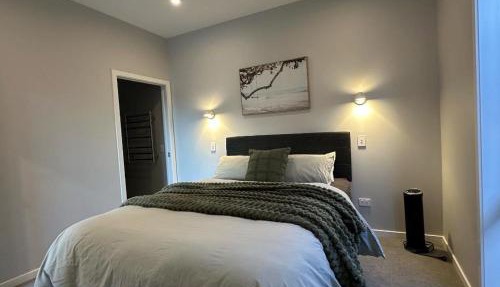 Stylish & Cosy Unit Near The Remarkable