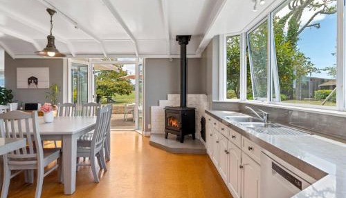 Lake Taupō Estate for 18ppl Pool, Spa & Big Views