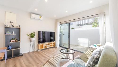 Modern 4-Bedroom Home in Bucklands Beach
