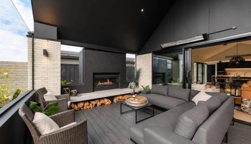 Stylish Home w- Private Spa Indoor & Outdoor Fire