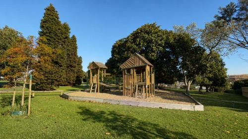 Hillsborough Spacious 3BR with Ensuite -12mins frm Airport