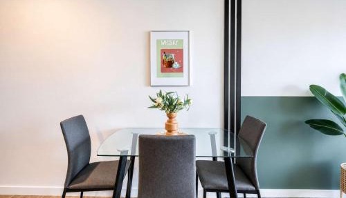 Newtown Tranquility Spacious 2-Bedroom Apartment
