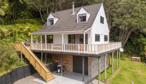 Skippers View - Onemana Holiday Home