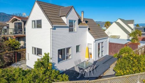 Tahunanui Beach Holiday Home