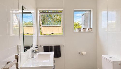 Three-Bedroom Apartment - Near Roy's Peak