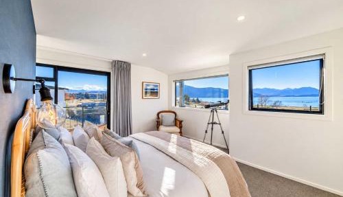 The Lookout with Lake Tekapo Views - Sleeps 6