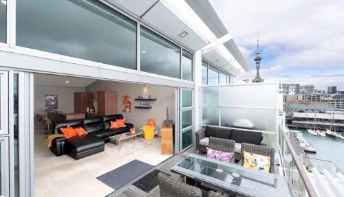 3 Bedrooms Penthouse Unit with Princes Wharf View