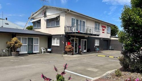 Camberley Court Motel