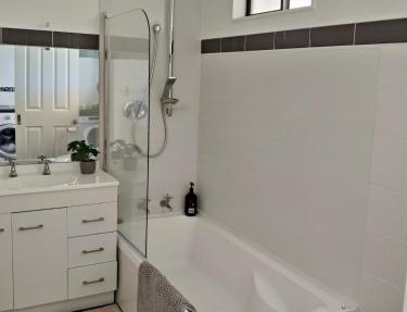 Pukehina Retreat, Private Pool, Pastures and Beach