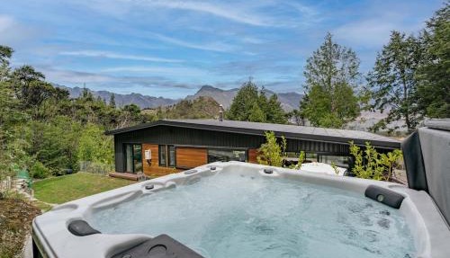 Family home in the forest epic views & spa