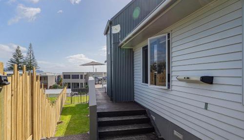 Ocean View Beach Beauty - Tairua Holiday Home
