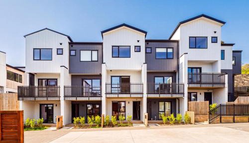 Modern Mt Wellington Retreat, close to Sylvia Park