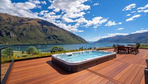 Lakeside Luxe