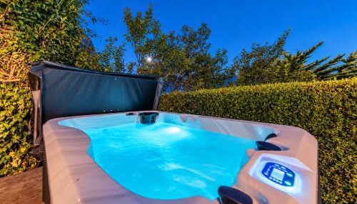 The Andromeda Hideaway - 6BR Hot tub BBQ
