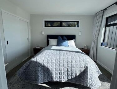 Redvale Hills - Stylish Guest Suite in Redwood Valley