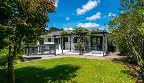 Lillis Cottage - Hosts on the Coast